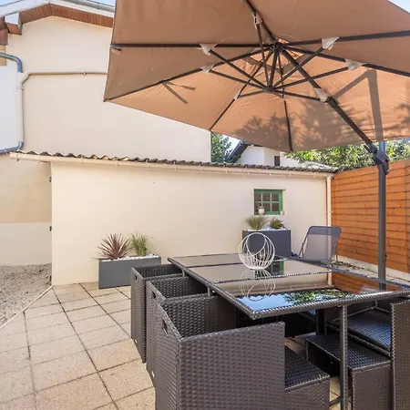 Les Cygnes Furnished House *